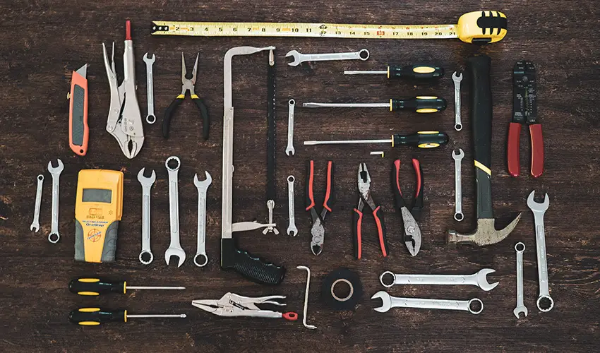 https://www.mrhandyman.com/us/en-us/mr-handyman/_assets/expert-tips/images/mrh-blog-how-to-organize-a-toolbox-like-a-real-handyman1.webp